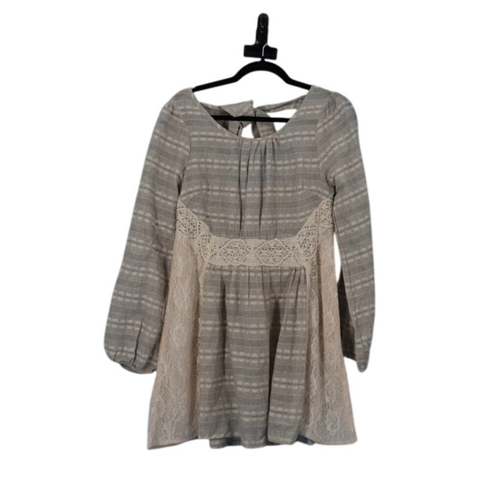 Ryu Size Medium Gray Lace Dress